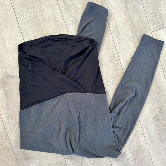 Isabel maternity athletic leggings 
Size xs - Picture 7 of 12
